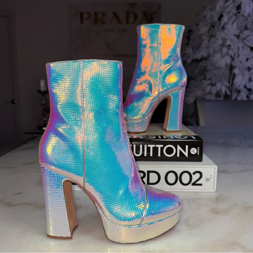 New Alexandre Birman Loreta Holographic Leather Platform Bootie Boot Womens 37